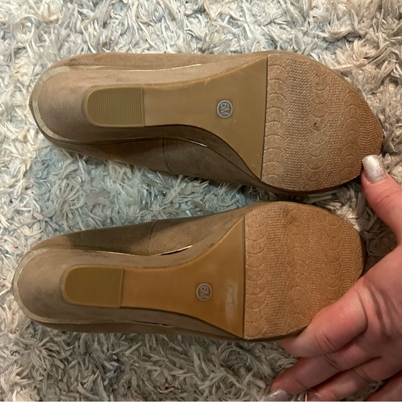 CL by Laundry Tan Peep toe Wedges - Picture 4 of 5